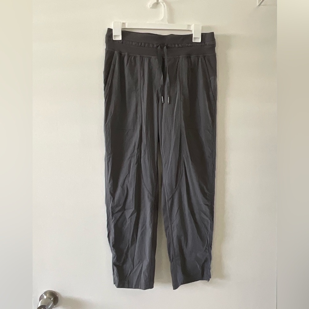 Lululemon dance studio crop 23” size 6